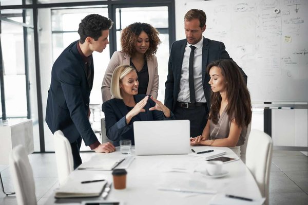 Comment les entreprises de décoration intérieure peuvent-elles utiliser des technologies 3D pour visualiser des projets avant leur réalisation ?